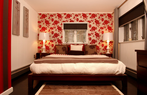 red-wallpaper-bedroom.jpg